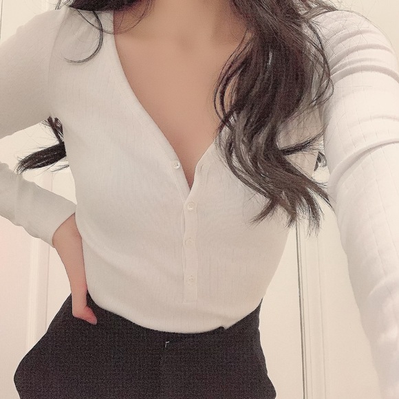 Babaton Tops - Aritizia “The Group Babaton” Henley Top (XXS)